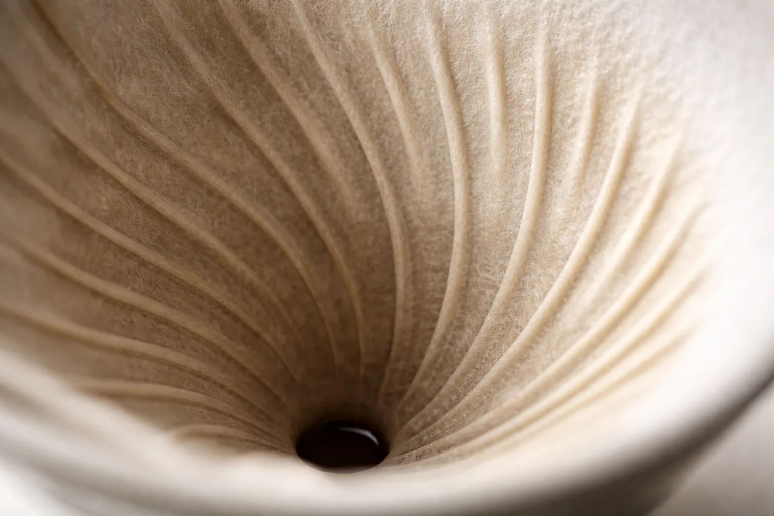 V60 iç yüzeyinde spiral oluklar, ıslak filtre ve v60 akış direnci etkisi.